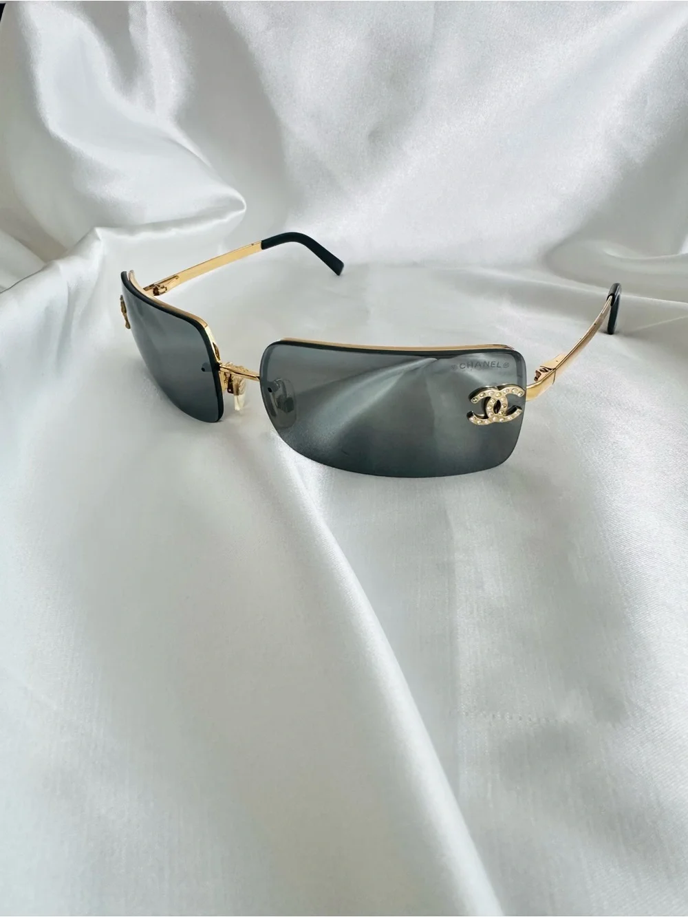 Rare 𝑪𝑯𝑨𝑵𝑬𝑳 Gold-Tone Frame Grey Mirror Sunglasses with CC Crystal #145